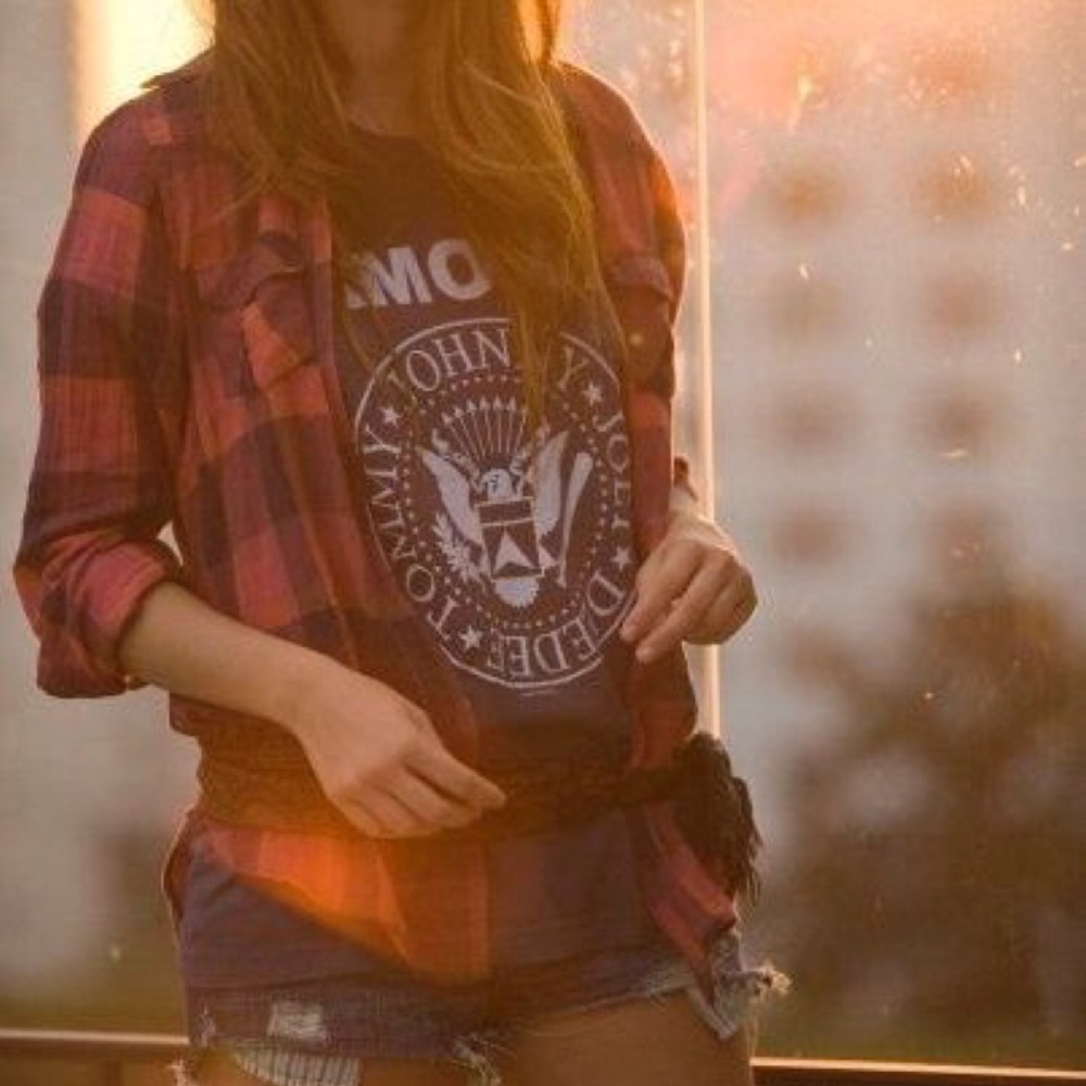 Bundle Vintage Flannel/ Graphic Tee - Picture 3 of 8